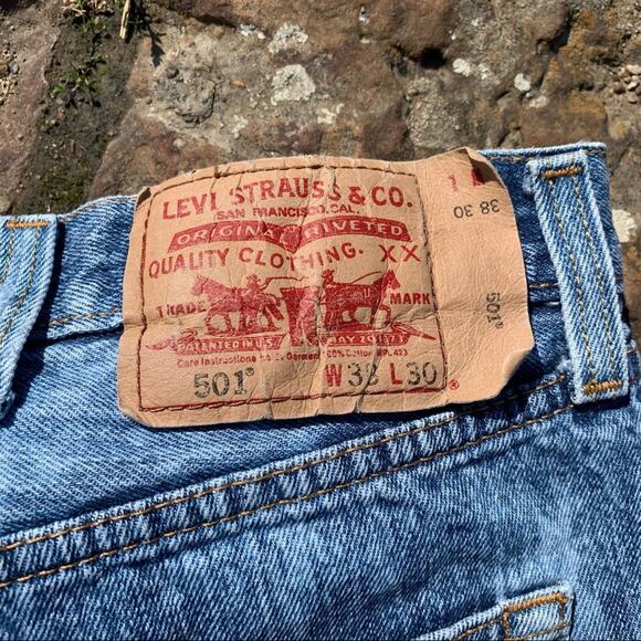 Retro Levi’s 501 distressed festival jean shorts - Picture 4 of 4